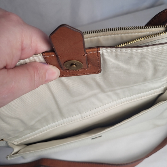 Fossil Kinsley Ivory Brown Leather Crossbody Bag - Picture 11 of 16